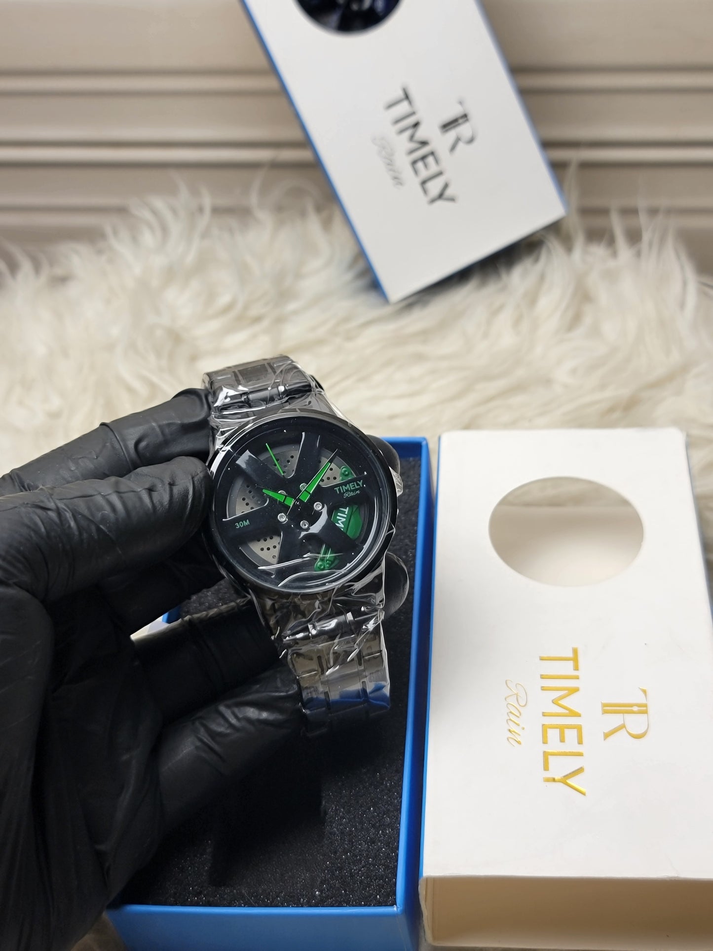 Rotating rim watches timely